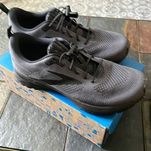 BROOKS running shoes 9.5 mens New